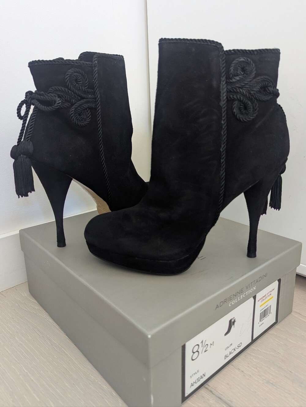 ADRIENNE VITTADINI NWB Ahjian Black Suede Ankle Boots with Tassels; Size 8.5B